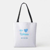Bride zu Mrs. Name Datum blau Herz Wassercolo Tasche (Rückseite)