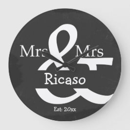Brides Mrs And Mrs Personalized Faux Chalkboard Große Wanduhr