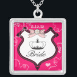 Bride's Nekklace Versilberte Kette<br><div class="desc">Wedding Keepake Wedding Party Necklaces - um die Hintergrundfarbe zu ändern - klicken Sie auf anpassen - klicken Sie auf Bearbeiten - wählen Sie das letzte Tool aus dem Drop-Down-Menü und wählen Sie eine der angezeigten Farben aus oder geben Sie Ihren RGB-Hex-Code für Ihre Hochzeitfarbe ein. Um die Schriftart-Farbe zu...</div>