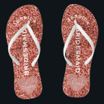 Bridesmaid Beach Wedding | Team Bride Rose Gold Badesandalen<br><div class="desc">Maßgeschneiderte, trendige Rose Goldstrand Hochzeit dreht Flop Sandals - Imitate Folie, Rose Gold Herzdesign am Boden. Reads Team, dann Bride, auf anderen Sandalen in eleganten Buchstaben. Bridesmaid wird in modernen, weißen Buchstaben in der Mitte bedruckt. Wechseln Sie in Brautparty-Mitglieder, wie Blume Mädchen oder Trauzeugin. Personalisierter Name oben in gebogenen Buchstaben....</div>