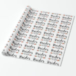 Bridesmaid Black Modern Text & Blume Muster Geschenkpapier<br><div class="desc">Modernes Textdesign in schwarz-braun mit Blumenakzent in einem nahtlosen Muster auf weißem Hintergrund.</div>
