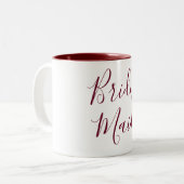 Bridesmaid Burgundy und White Cursive Zweifarbige Tasse (Vorderseite Links)