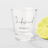 Bridesmaid Geschenk Skriptname Hochzeitdatum Schnapsglas (Vorderseite)
