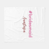 Bridesmaid Hashtag hellrosa fügen Name Brautstamm Fleecedecke (Vorderseite (Horizontal))