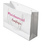 Bridesmaid Hashtag hellrosa fügen Name Brautstamm Große Geschenktüte (Vorderseite Schrägansicht)