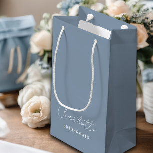 Bridesmaid Minimalistisches Script Dusty Blue Kleine Geschenktüte