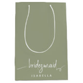 Bridesmaid Modern Minimalistisch Script Sage Green Mittlere Geschenktüte (Vorderseite)
