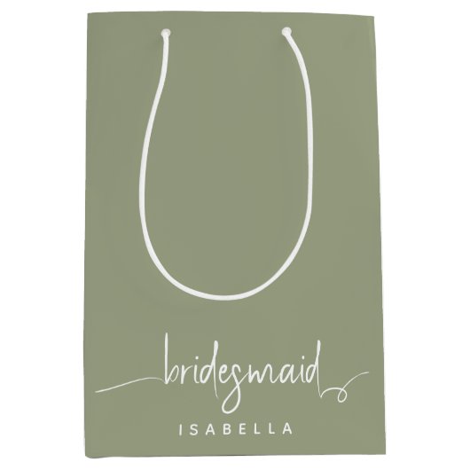 Bridesmaid Modern Minimalistisch Script Sage Green Mittlere Geschenktüte (Vorderseite)