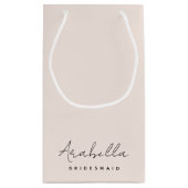 Bridesmaid | Modernes Minimalistisches Script Rosa Kleine Geschenktüte (Rückseite)