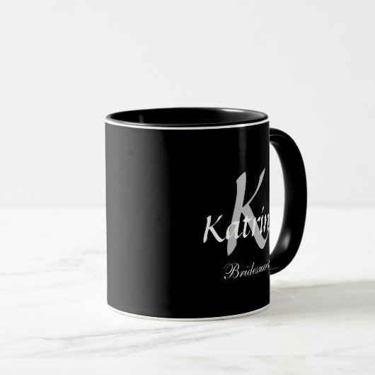 Bridesmaid Monogram Initial Black Individuelle Nam Tasse (VorderseiteRechts)