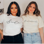 Bridesmaid Niedlich Script Bachelorette/Brautparty T-Shirt<br><div class="desc">Jeden Tag fügen wir neue Designs hinzu!</div>