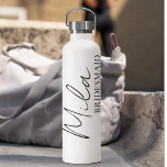 Bridesmaid Personalisierte Geschenkideen Trinkflasche<br><div class="desc">"Lassen Sie sich mit unseren personalisierten Geschenken von Zazzle ganz besonders von Ihren Jungfernhäusern verwöhnen! Unsere Kollektion bietet eine Reihe von individuell anpassbaren Artikeln,  die perfekt sind,  um Ihren Dank an diejenigen zu zeigen,  die an Ihrer Seite an Ihrem großen Tag stehen.</div>
