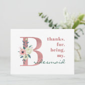 Bridesmaid Pink Floral Letter Wedding Dankeskarte (Stehend Vorderseite)