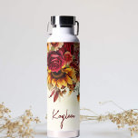 Bridesmaid spendet burgundy Rose Sonnenblumen Brau Trinkflasche<br><div class="desc">Burgundy Rose gelbe Sonnenblumen Herbst Blätter gelb ombre Hintergrund Blumenflor personalisiertes Wasser Flasche Brautparty Geschenke,  Brautmagen Geschenke,  praktische Geschenke für jeden Anlass.</div>