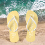 Bridesmaid trendy Buttercup Gelbe Farbe Badesandalen<br><div class="desc">Geschenke deinen Hochzeitsjungfrauen mit diesen stilvollen Bräuner Flip Flops,  die eine trendige,  buttercup gelbe Farbe sind,  zusammen mit einem weißen,  stilisierten Skript,  um dein ähnliches Hochzeitsfarbschema zu ergänzen. Wählen Sie die Größe des Fußes zusammen mit anderen Optionen. Sie können Ihre Flip-Flops anpassen,  um die Farbe an Ihre Wünsche anzupassen.</div>