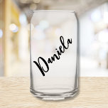 Bridesmaid Vorschlag Kalligrafie Personalisierte B Dosenglas<br><div class="desc">Sie suchen den passenden Vorschlag für eine Brautjungfrau oder ein Brautparty? Schauen Sie nicht weiter als unsere personalisierte Brautglasdose mit Namen! Mit einem klassischen minimalistischen Design mit wunderschöner Kalligraphie und modernem Drehbuch, ist dieses Glas der ideale Weg, um Ihre Wertschätzung für Ihre nächsten Freunde an Ihrem besonderen Tag zu zeigen....</div>