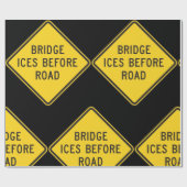 Bridge Ices vor Road Sign Winter Sicherheit Geschenkpapier (Flach)