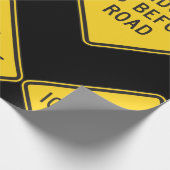 Bridge Ices vor Road Sign Winter Sicherheit Geschenkpapier (Ecke)