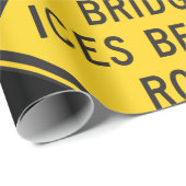 Bridge Ices vor Road Sign Winter Sicherheit Geschenkpapier (Rolleneckpunkt)