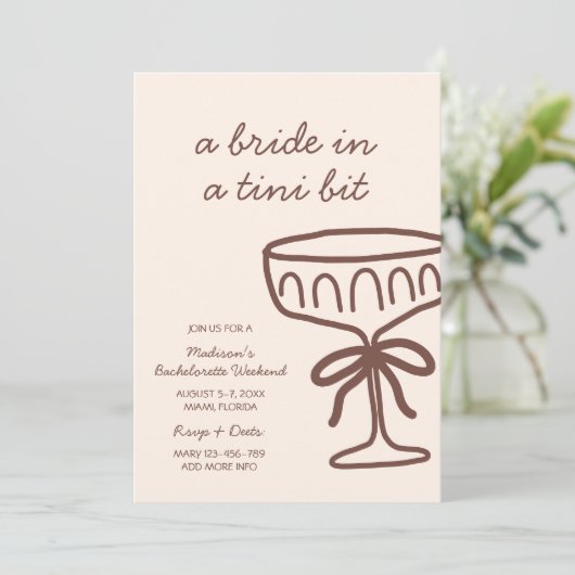 Bridge in a Tini Bit Espresso Martini Bachelorette Einladung (Stehend Vorderseite)
