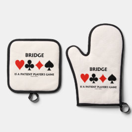 Bridge ist ein geduldiges Spiel mit vier Kartenfar Ofenhandschuh & Topflappen-Set