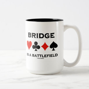 Bridge ist ein Schlachtfeld (vier Card Anzug) Zweifarbige Tasse