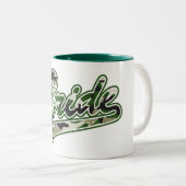 Bridge/Military Green Camouflage Zweifarbige Tasse (VorderseiteRechts)