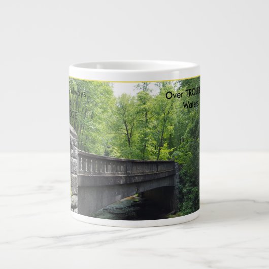 BRIDGE-SCENERIE MIT TEXT Jumbo-Tasse (Vorderseite)