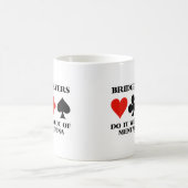 Bridge-Spieler tun es mit einer Menge geistiger Au Kaffeetasse (Mittel)