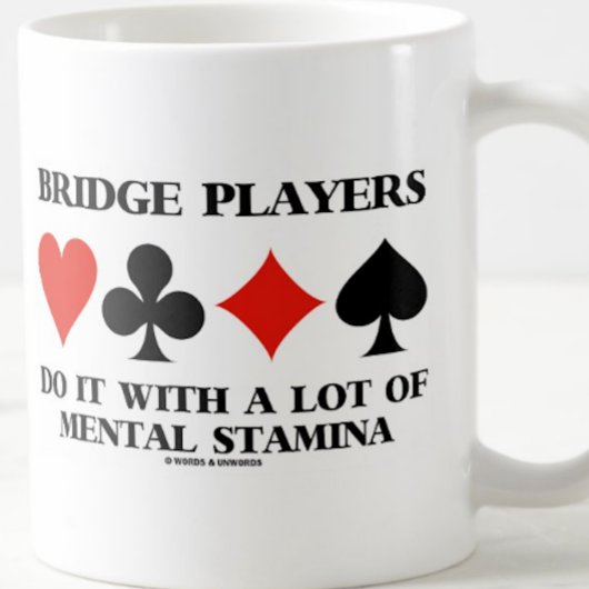 Bridge-Spieler tun es mit einer Menge geistiger Au Kaffeetasse