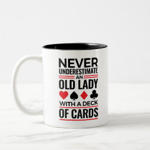 Bridge-Spieler unterschätzen Alte Lady Cards nie Zweifarbige Tasse