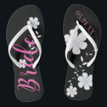 Bridge White Floral Custom Badesandalen<br><div class="desc">Flip Flops für die Braut! Hübsche weiße Blume mit ihren eigenen Hochzeitstermin Flip Flops sind ein Muss für die Braut. Fügen Sie das Hochzeitsdatum hinzu!</div>