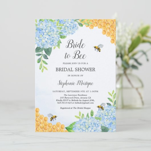Brie to Bee Honeycomb Hydrangea Brautparty Einladung (Stehend Vorderseite)