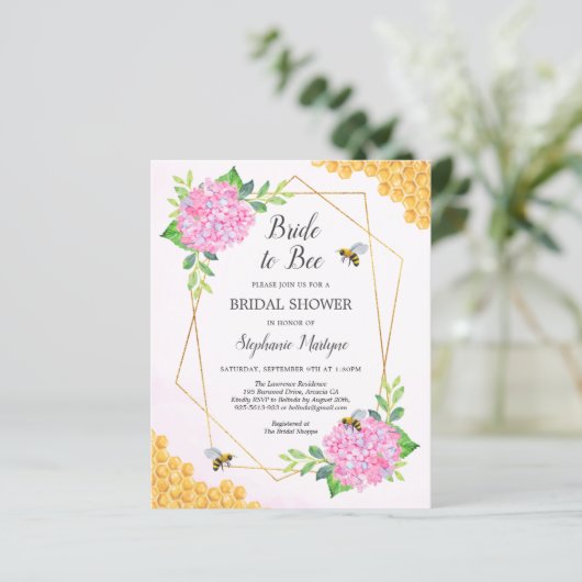 Brie to Bee Pink Hydrangea Brautparty laden (Stehend Vorderseite)