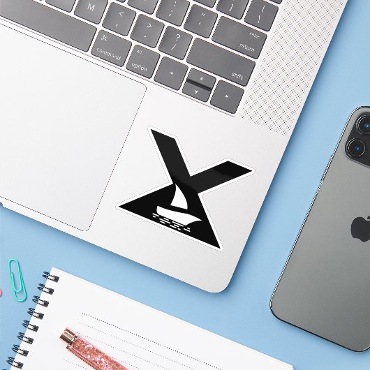 Brief X mit Boot Monogramm Aufkleber (Laptop mit iPhone)