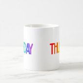 Briefgestaltung Donnerstag in Regenbogenfarben Kaffeetasse (Mittel)