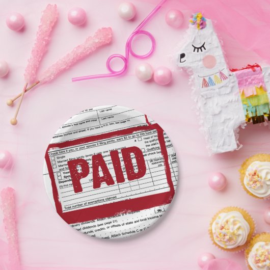 Briefmarke des Steuerformulars mit roter PAID Pappteller (Party)