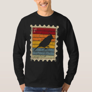 Briefmarke mit einem Sonnenuntergangs-Vogel T-Shirt
