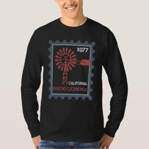 Briefmarke mit einer alten Windkraftanlage in Ranc T-Shirt