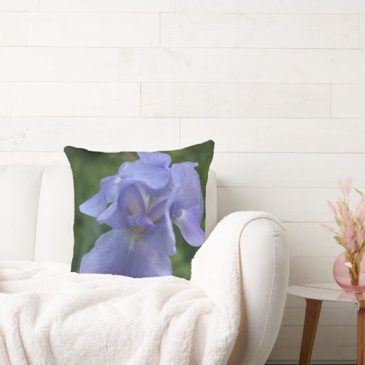 Briet and Groom Perwinkle Iris Floral Personalize Kissen (Liege)