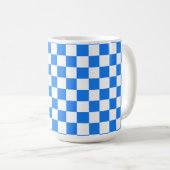 Bright Blue and White Checkers Kaffeetasse (VorderseiteRechts)
