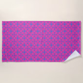 Bright Blue Quirky Polka Dots auf Magenta Strandtuch (Vorderseite)