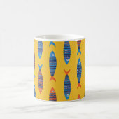 Bright fishes seamless pattern. Seaside hand drawn Kaffeetasse (Mittel)