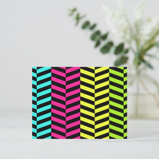 Bright Girly Neon Streifen Zickzack Muster Postkarte (Stehend Vorderseite)