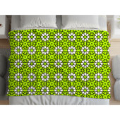 Bright green and white floral patterned fleecedecke