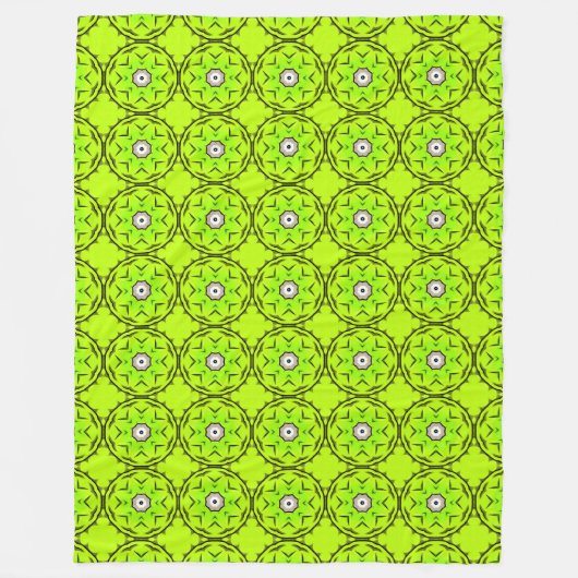 Bright green towel with intricate circular pattern fleecedecke (Vorderseite)