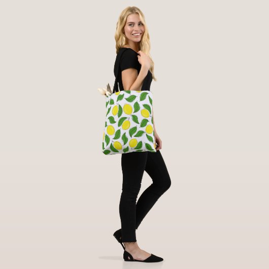 Bright Lemons Green Blätter Pattern Tasche (Am Model)