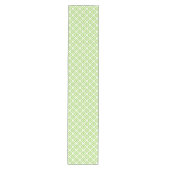 Bright Lime Green White Ikat Ogee Art Pattern Mittelgroßer Tischläufer (Vorderseite)