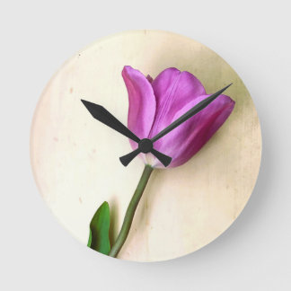 Bright Magenta Tulip Runde Wanduhr