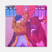 Bright Matador Entertains Crowd mit Bull Magnet (Vorne)
